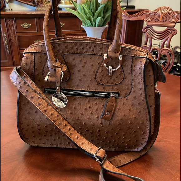 London Fog Satchel, color: Cognac  - like new - Picture 2 of 9